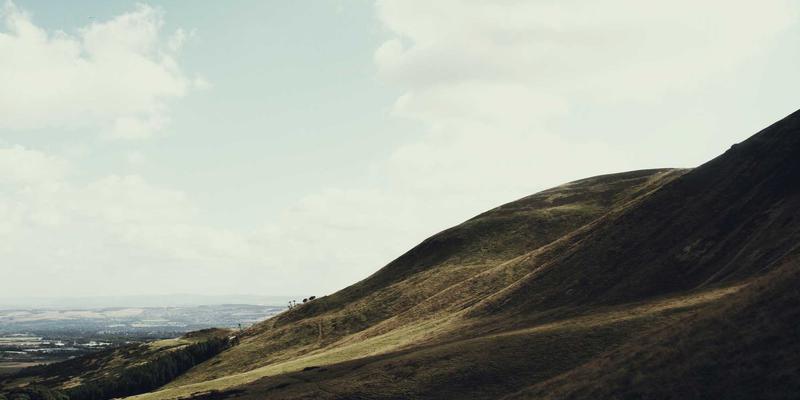 从冰雪到阳光:烟台阳光滑雪场如何用夏季光伏发电破解冬季能源困局,打造全年低碳运营新范式