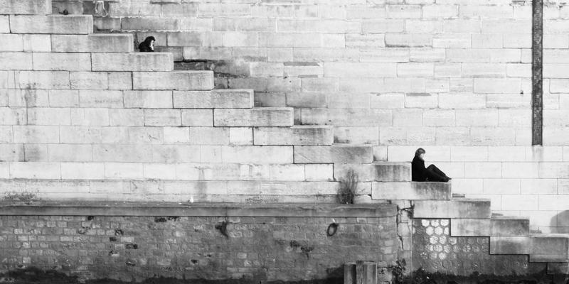 睡在会呼吸的光伏屋顶下:探访烟台阳光海岸,体验未来零碳民宿之旅