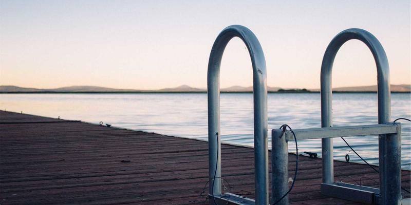 阳光铸就黄金果：揭秘烟台苹果品质背后的日照密码与清洁能源新机遇